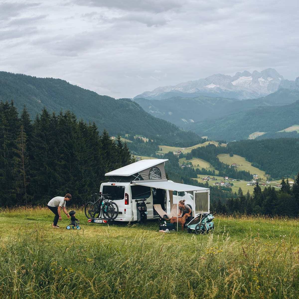 Thule Rain Blocker G2-Front Panel – 4.2' x 6'