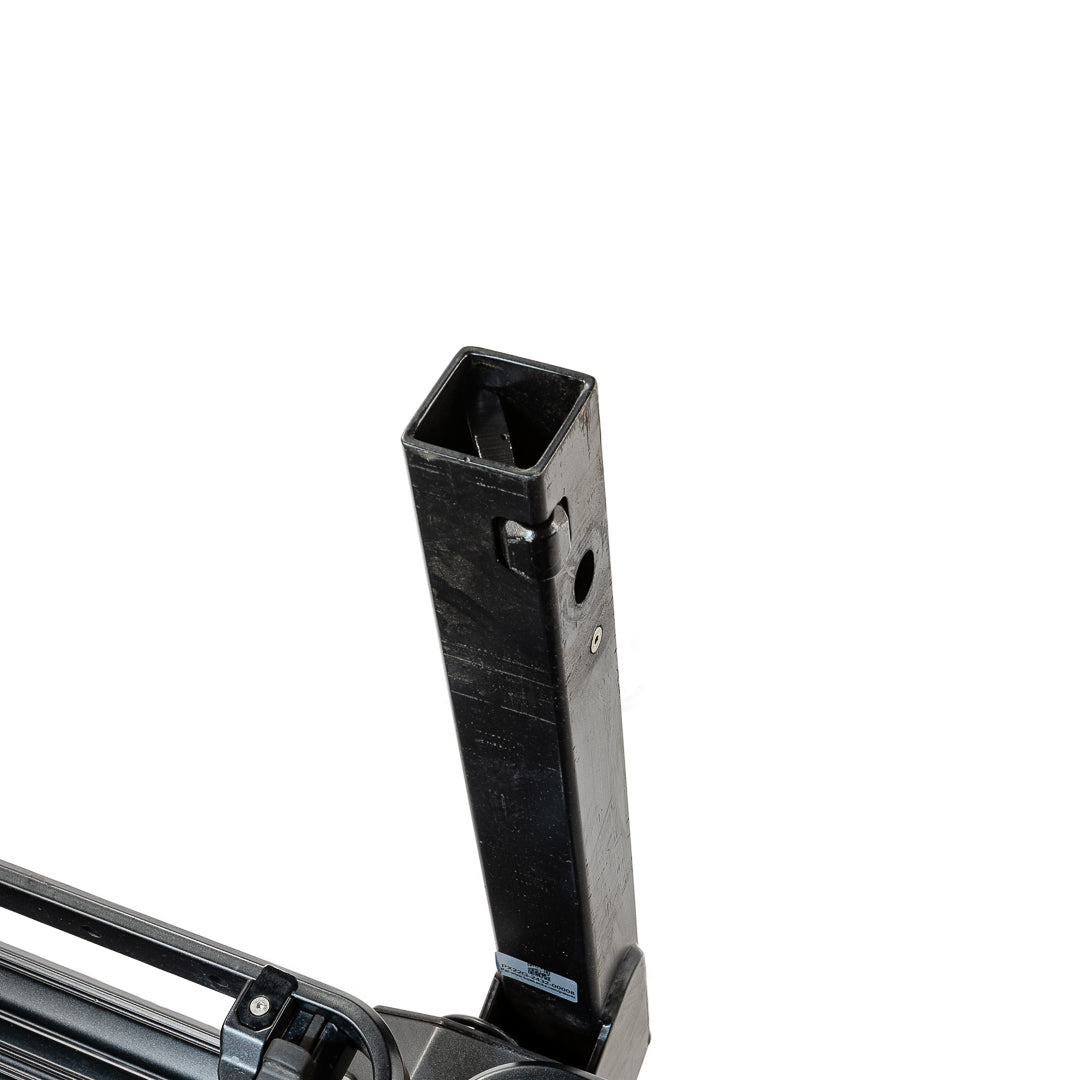 Portabicicletas de plataforma con doble trinquete y luces LED Kuat Piston Pro X de 2" con Kashima - 2 bicicletas - Gris galaxia - USADO