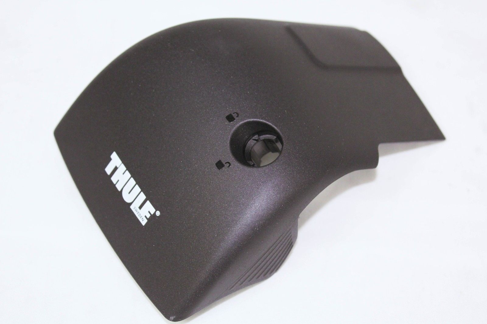 <p>Replacement LEFT end cap for Thule's AeroBlade Edge for flush rails, fixed points, or tracks</p> <p><strong>Does not included locks, keys, or lock plug</strong></p> <p>Includes one (1) LEFT end cap</p>